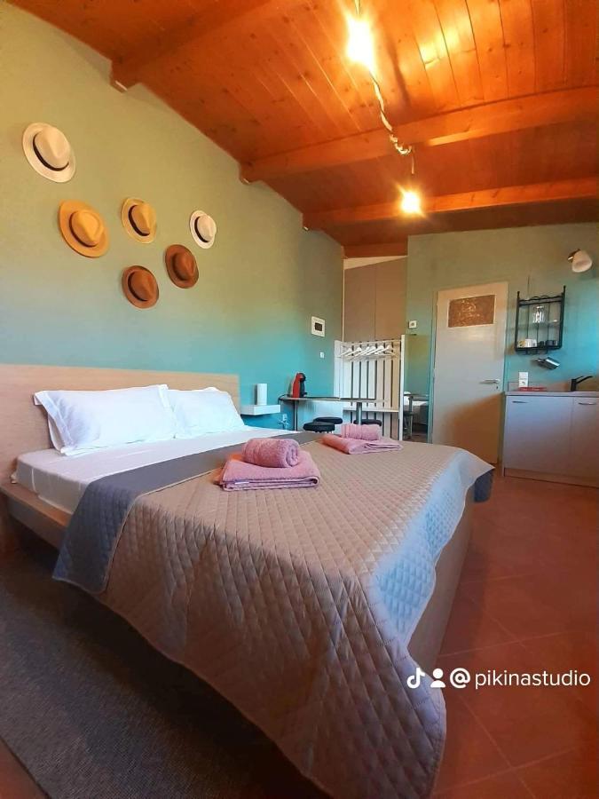 Pikinas Studios Near Ath Airport Markópoulon Екстериор снимка