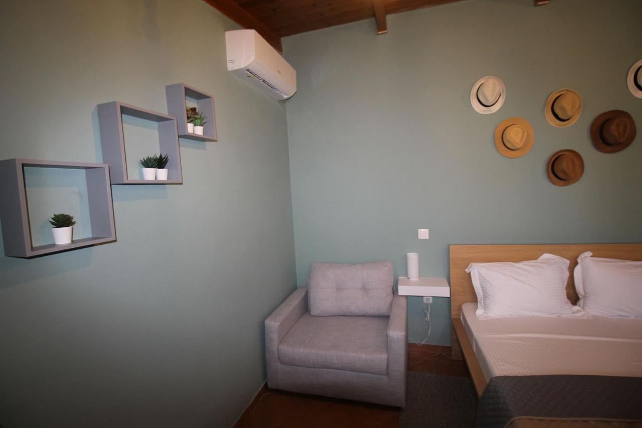 Pikinas Studios Near Ath Airport Markópoulon Екстериор снимка