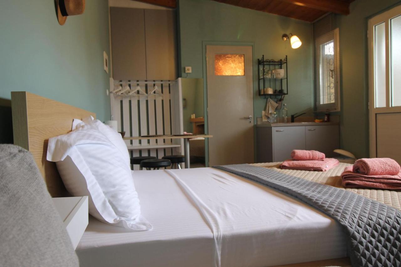 Pikinas Studios Near Ath Airport Markópoulon Екстериор снимка