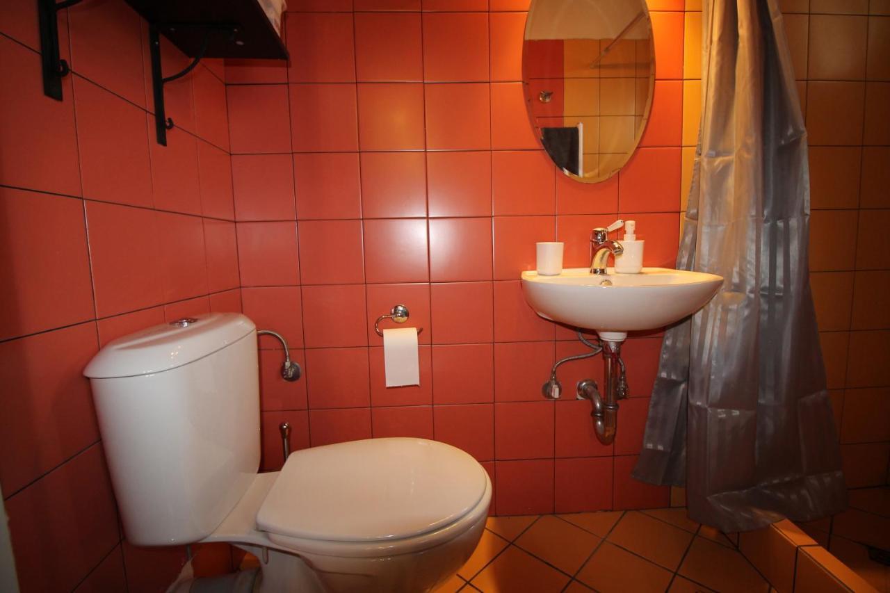 Pikinas Studios Near Ath Airport Markópoulon Екстериор снимка